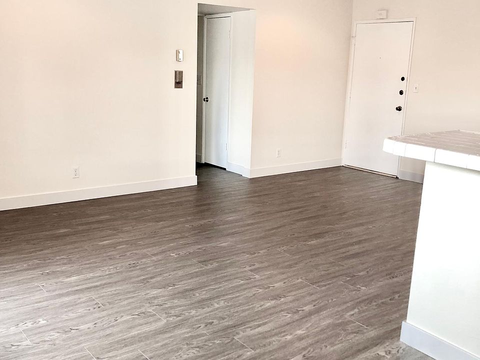 1st image of 5349 Newcastle Ave APT 41
