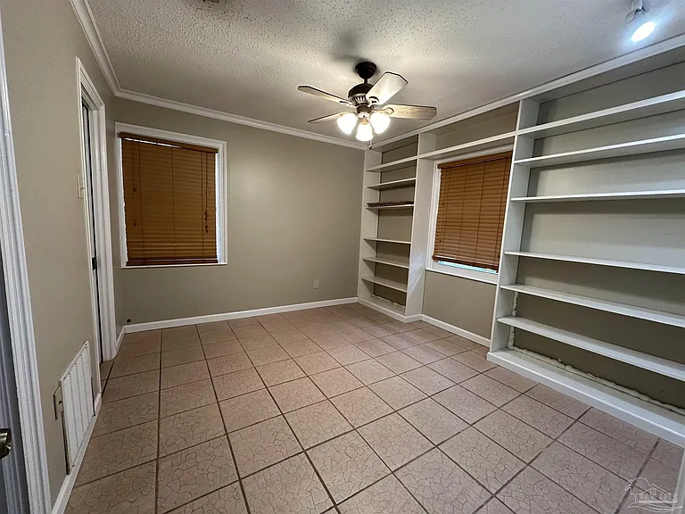 305 Colbert Ave — Photo 11