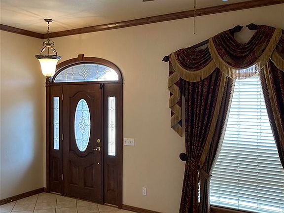 2nd image of 4602 Lovell Ln