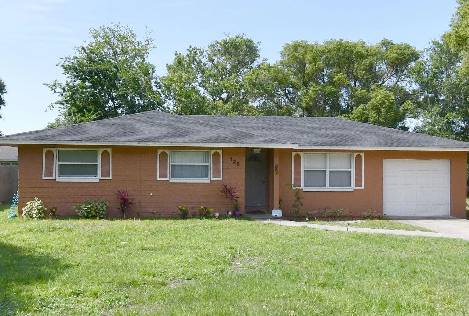 Spacious 4BD/2BA Sanford Gem Room to Grow Near Historic Downtown! — Photo 1