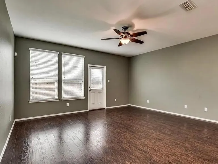 1612 Megan Creek Dr — Photo 3