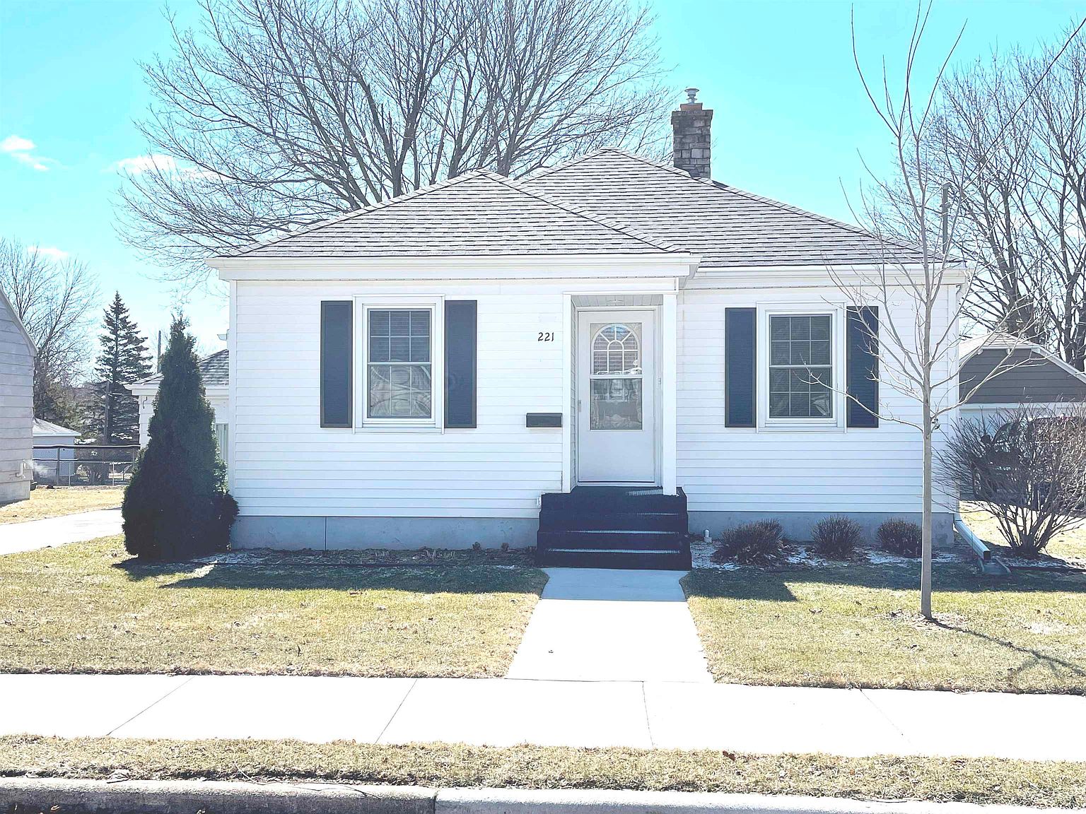 221 Market St, Brillion, WI 54110 Zillow