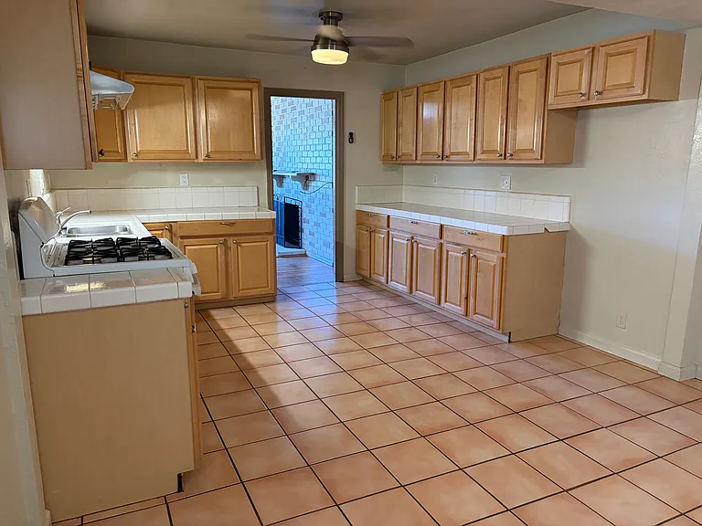 510 W 9th St — Photo 3