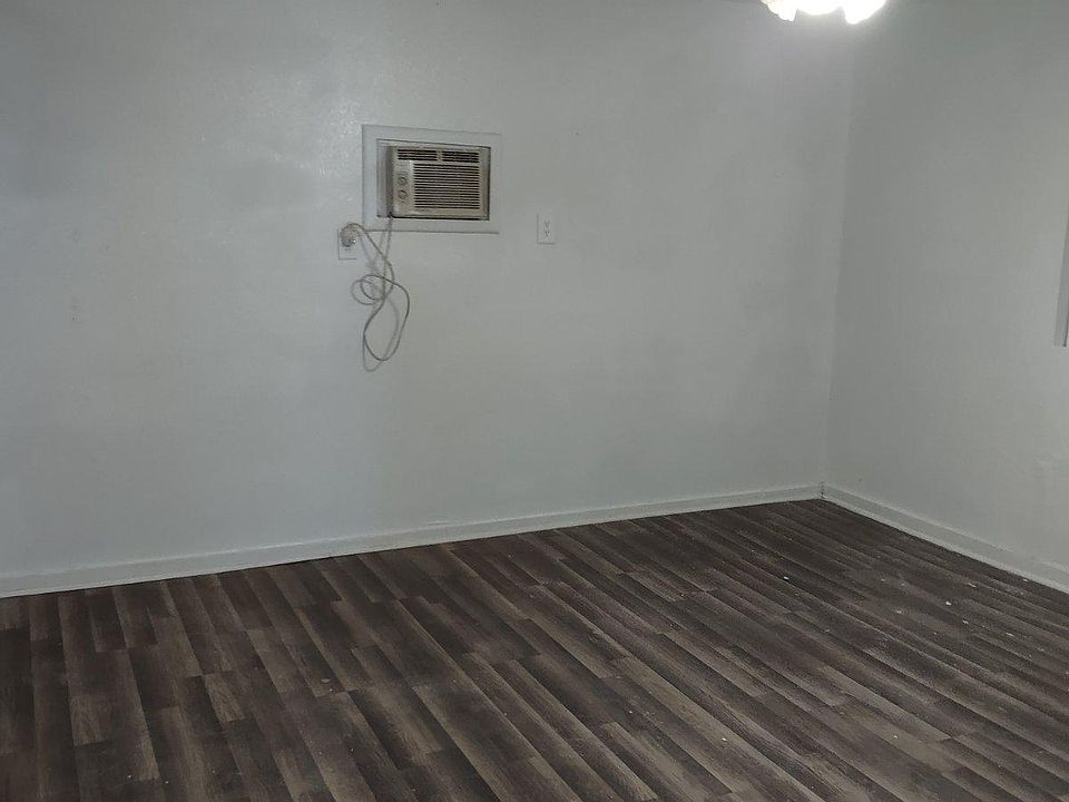 2nd image of 1639 W Craig Pl #R