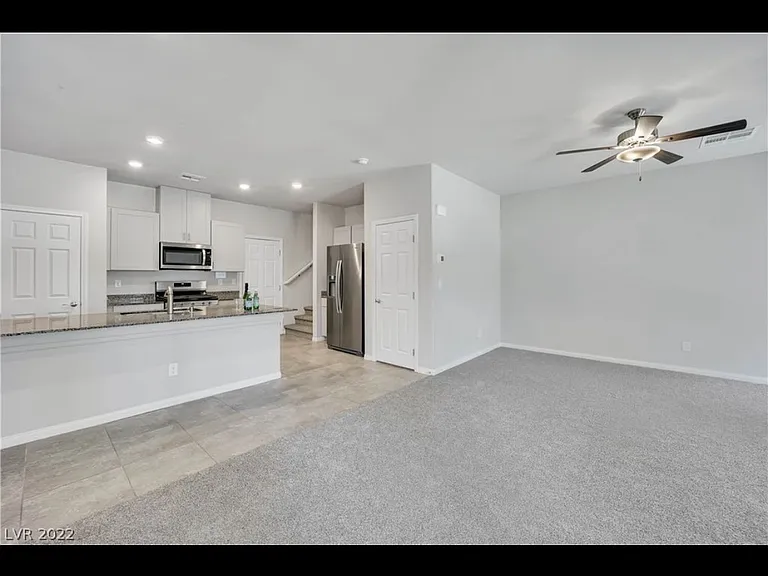 7447 Sunray Point St — Photo 4