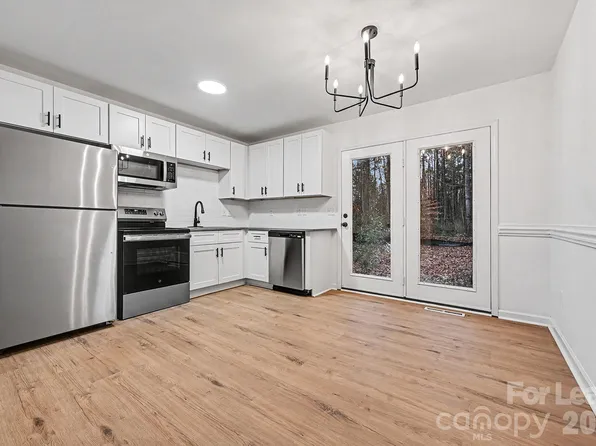 5001 Lakecrest Dr, Charlotte, NC
