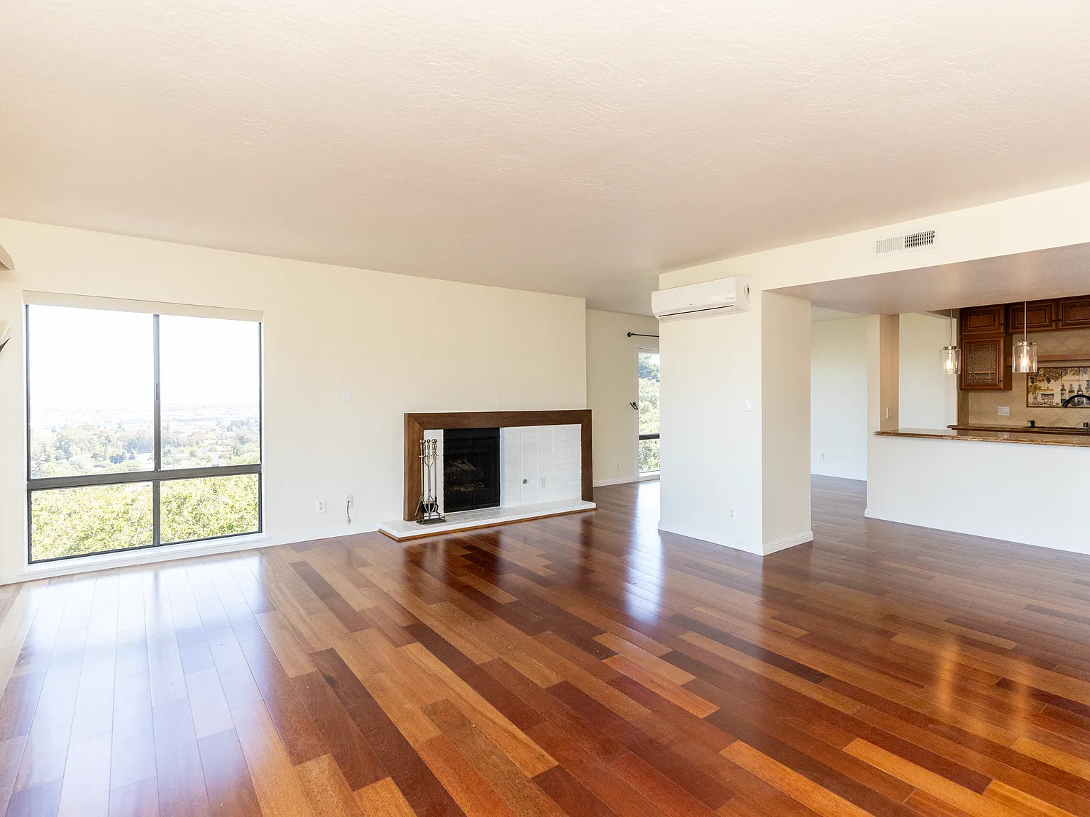 2 bed, 1467 sqft, $5,500 — Photo 3