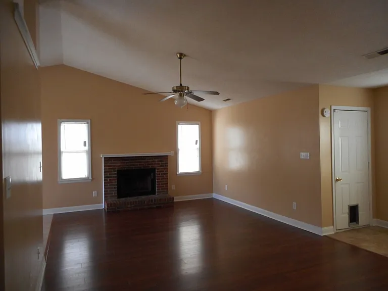 2208 Timberbrook Ln — Photo 2