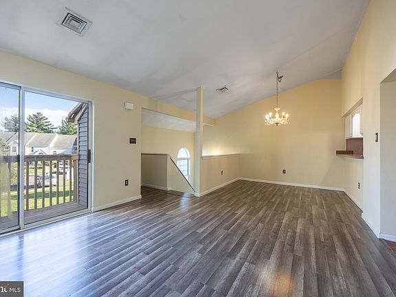 5th image of 85 Pinewood Dr