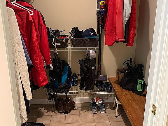 entry large mudroom