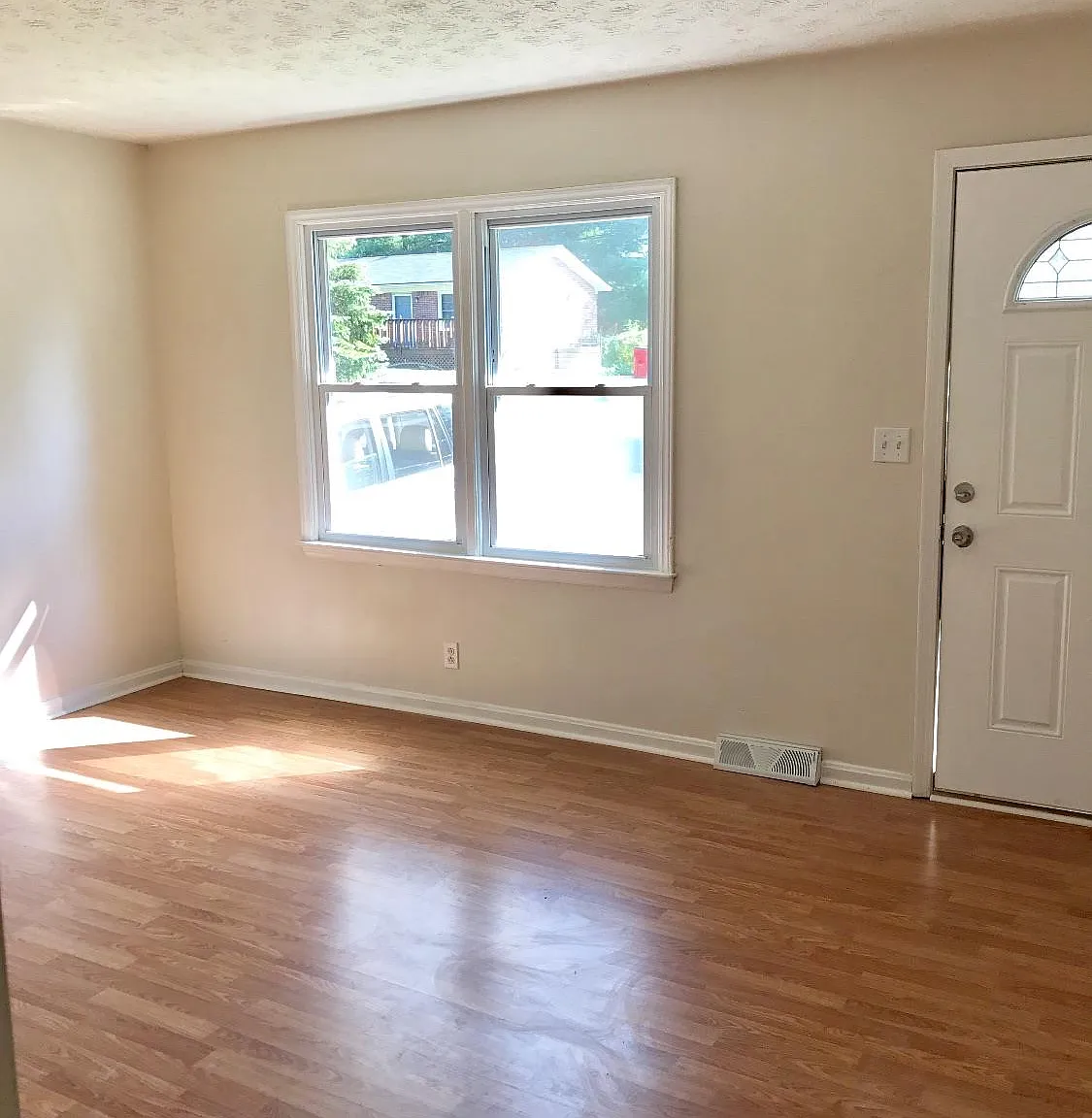 220 Highwood Dr - 1 — Photo 2