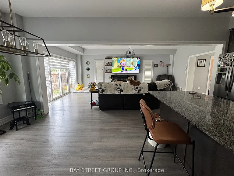 51 Dominion Cres — Photo 9