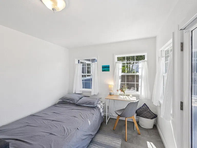 Bonus back room with fold-out couch