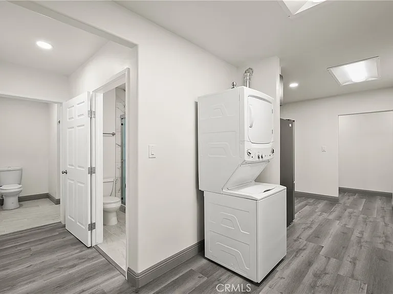 14335 Hamlin St — Photo 21