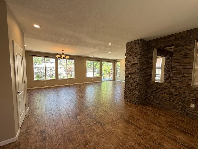 485 Cicada Ct — Photo 5