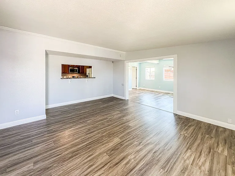 1117 Iris Ave — Photo 5