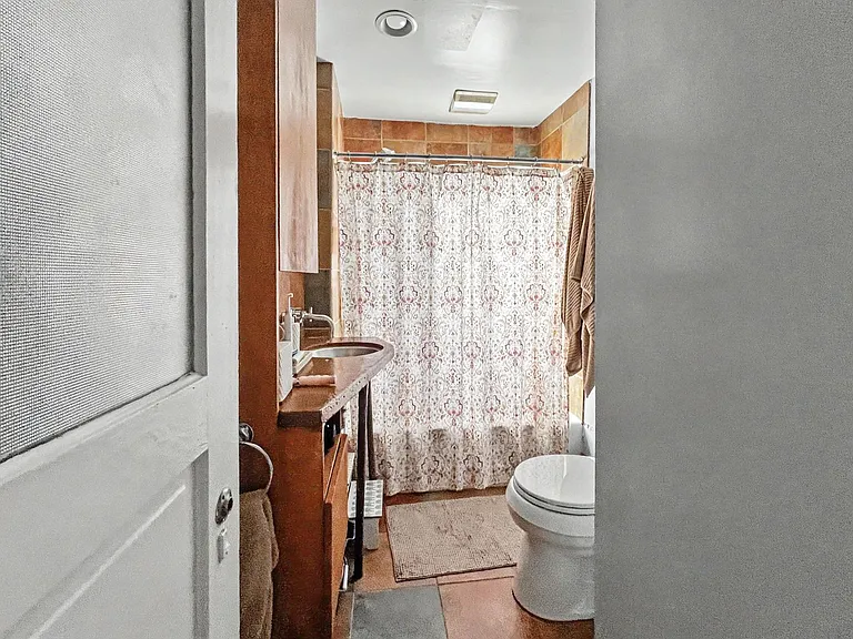 1039 Rees Ave — Photo 25