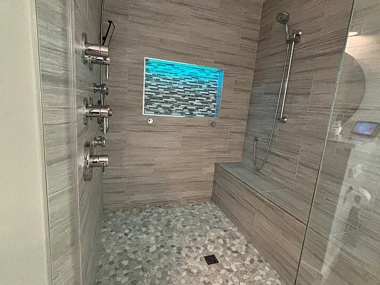 Master shower is a dream! Overhead rainfall, two directed wall showerheads and 4 body sprayers. Luxury at its best!
