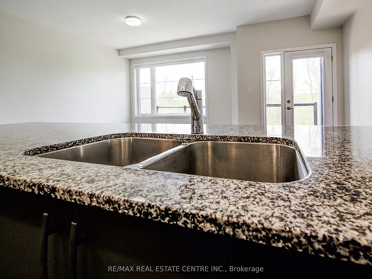 350 River Rd #7 — Photo 8