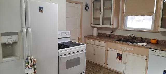 802 Cherry St — Photo 3
