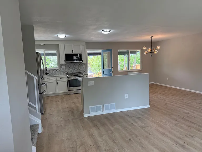 Open Mainfloor Living | Dining | Kitchen area