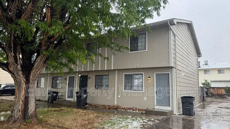 2 bed, 1.5 bath, 952 sqft, $1,150 — Photo 1