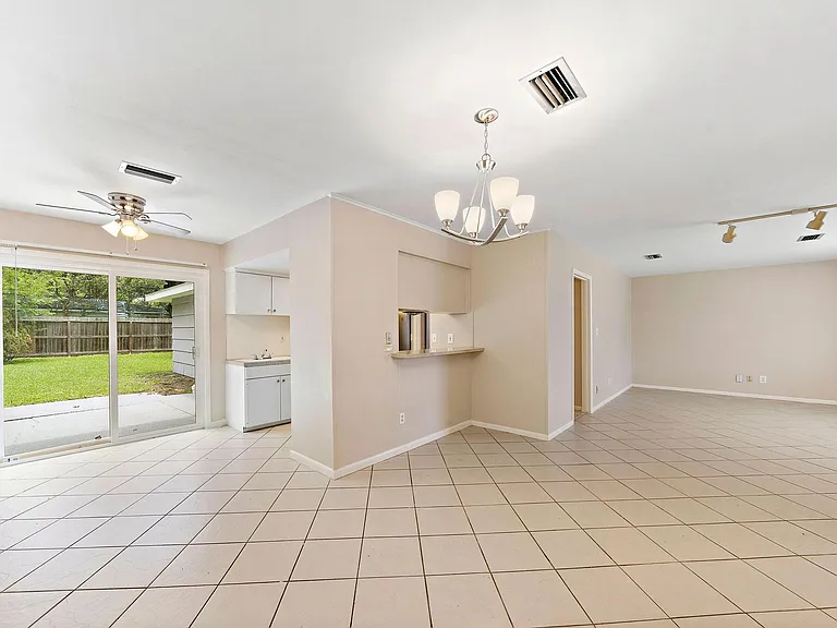 5522 Ariel St — Photo 7