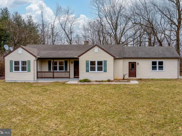 4599 Bentz Rd, Spring Grove, PA 17362