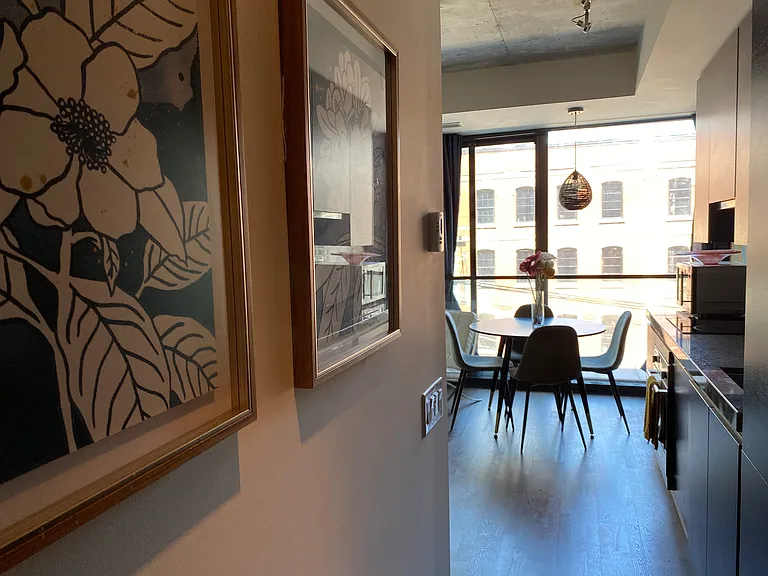 629 King St W — Photo 8