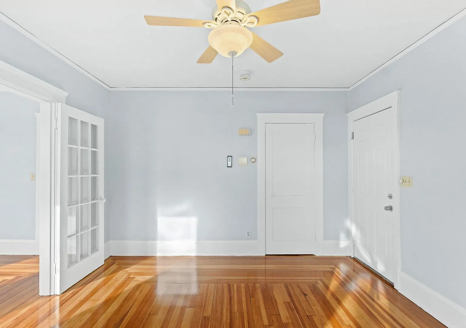 508 Lonsdale Avenue — Photo 2