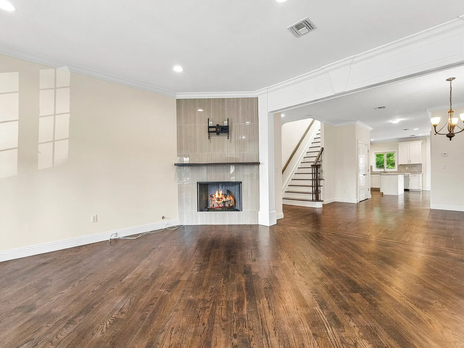 4 bed, 3.5 bath, 3000 sqft, $5,950 — Photo 3