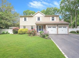 9 Charles St, Centereach, NY 11720