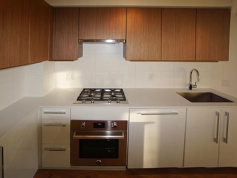 188 Agnes St #207 — Photo 4
