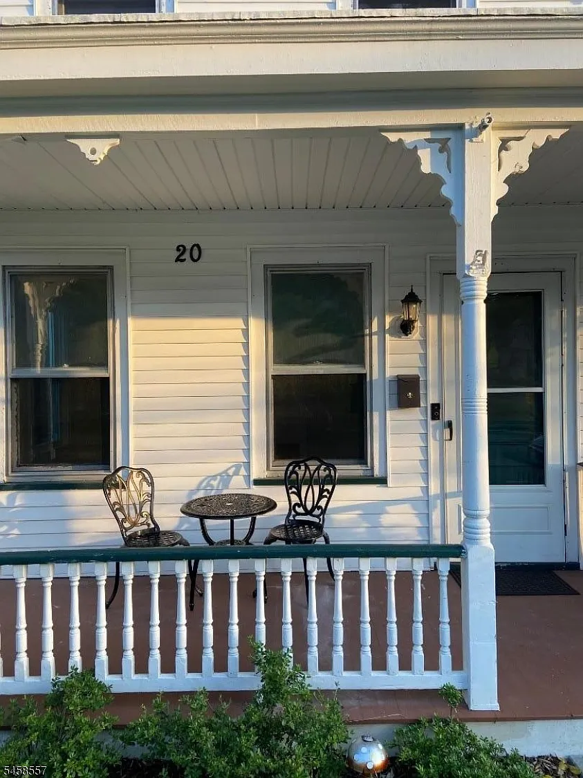 3 bed, 1.0 bath, $2,600 — Photo 3