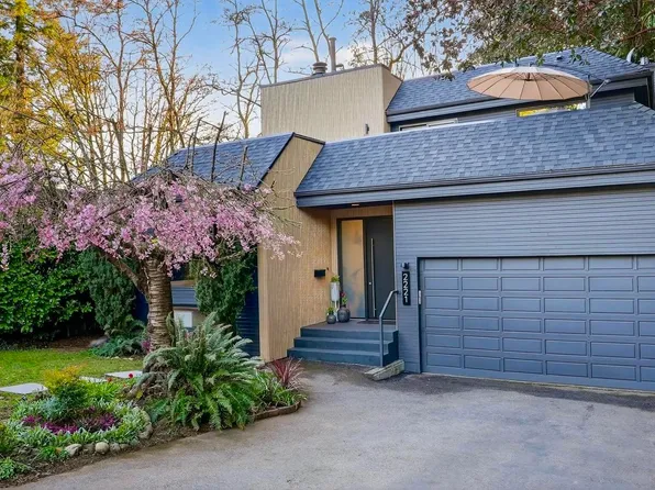 2221 Bowser Ave, North Vancouver, BC V7P 2Z1