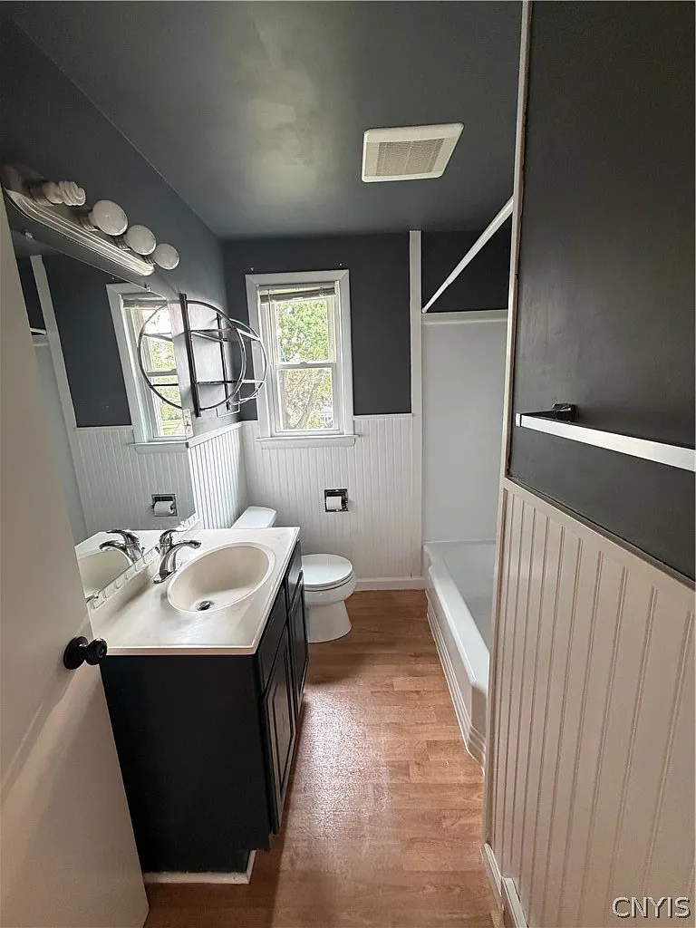 2 bed, 1.0 bath, 1692 sqft, $1,550 — Photo 3