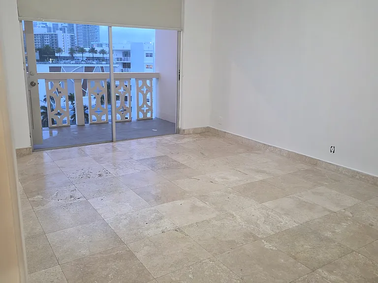 1817 S Ocean Dr #Penthouse 18 — Photo 9