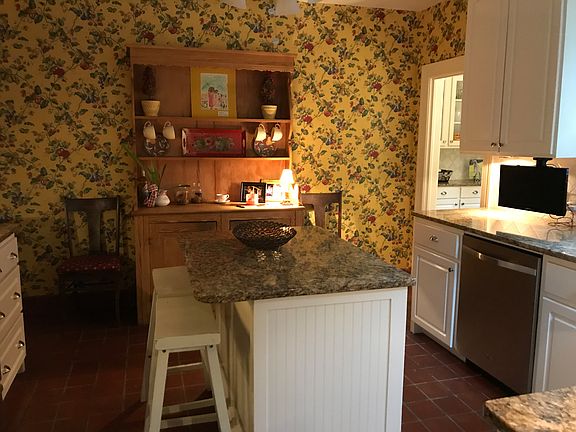 Lots of storage in island