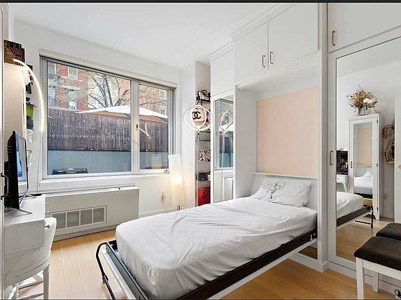 4th image of 517 W 46th St Residence 10