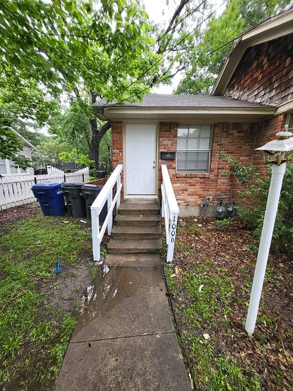 Building Photo - 1006 W Lamar St #1006