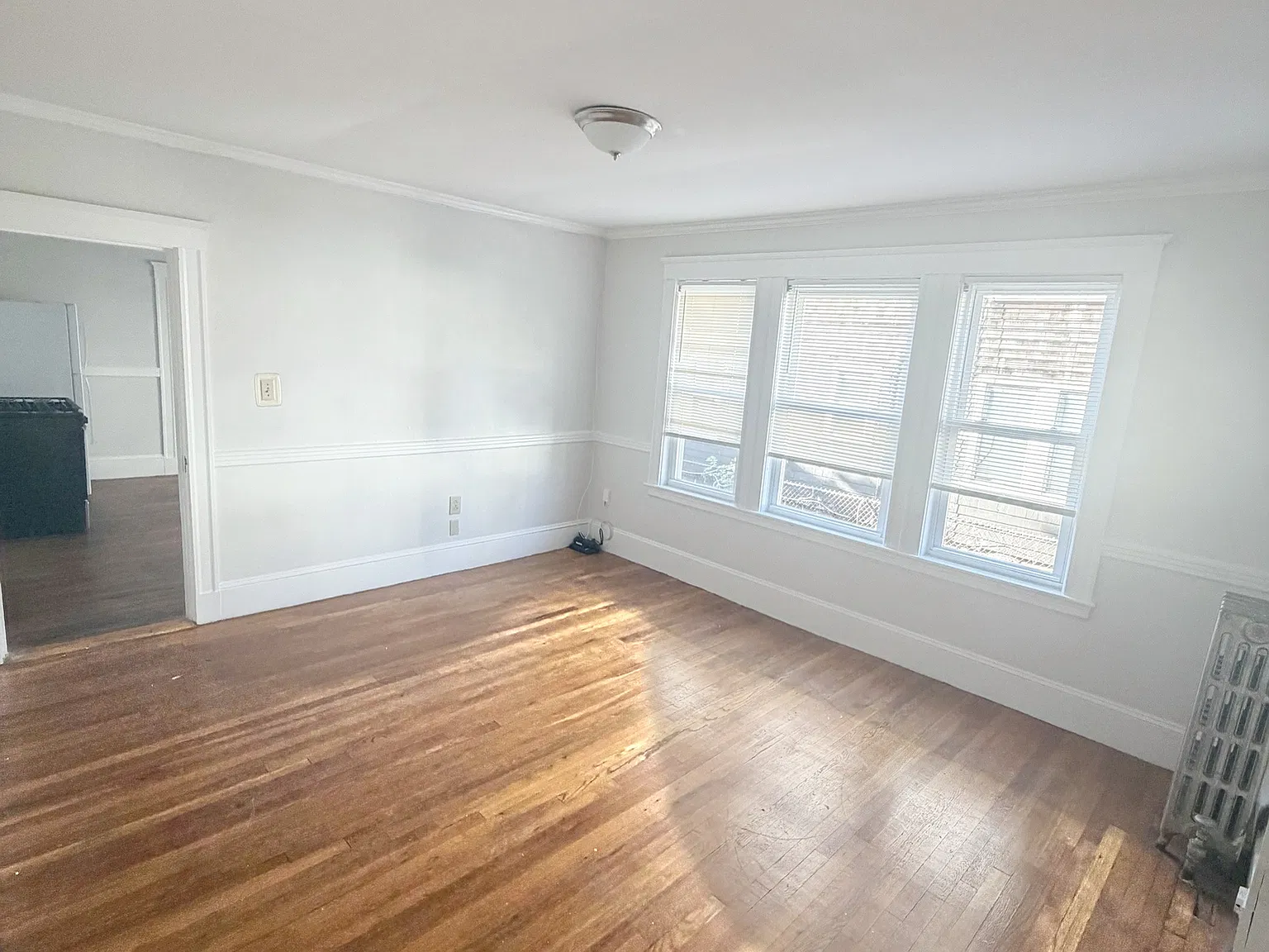 3 bed, 1000 sqft, $3,200 — Photo 3