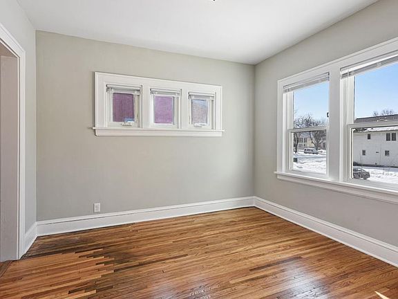 5th image of 1110 Irving Ave N