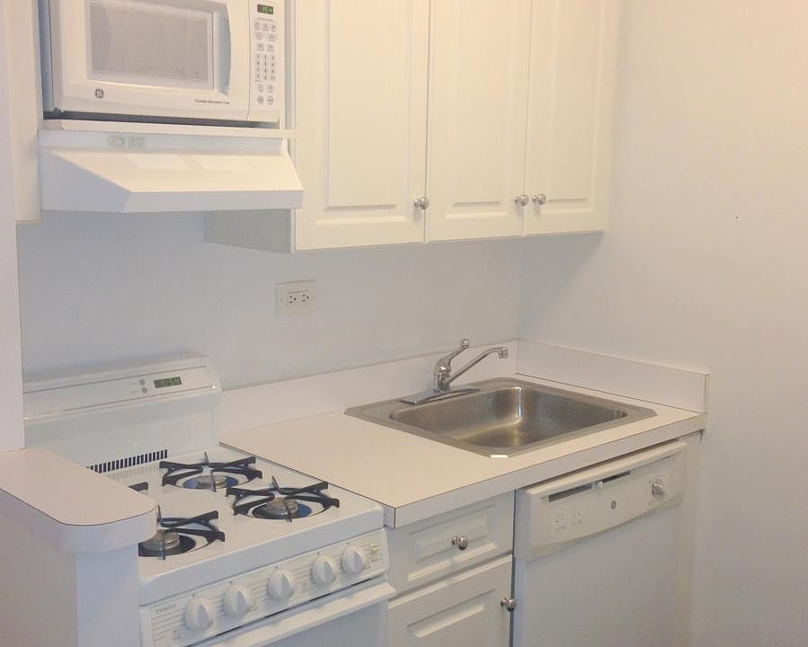 2nd image of 90 3rd Ave