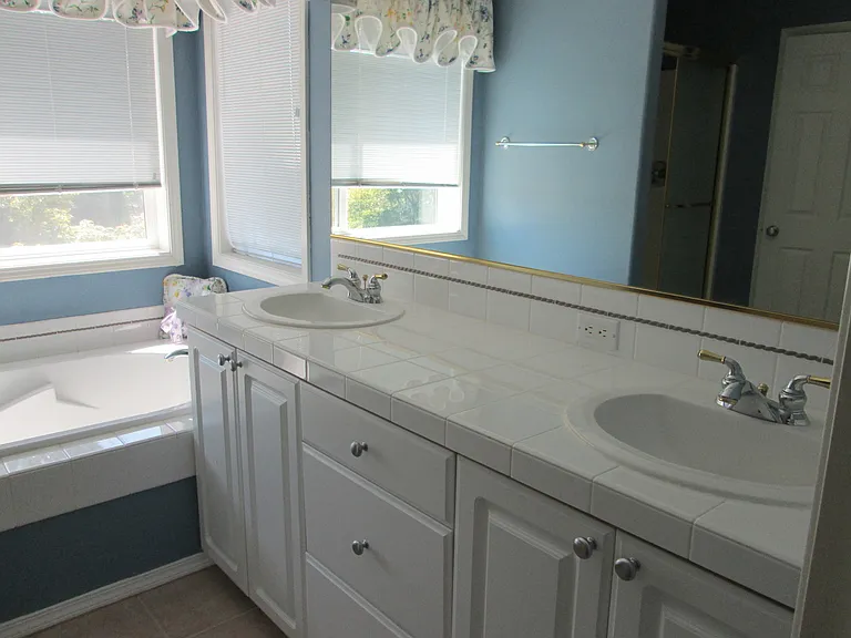 12540 NW Brimpton Ct — Photo 17