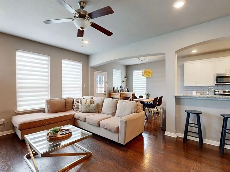 3602 Addison St — Photo 3