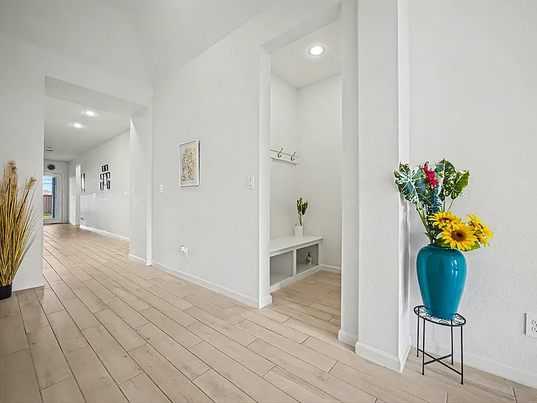 5610 Vintage Oaks Ln — Photo 9