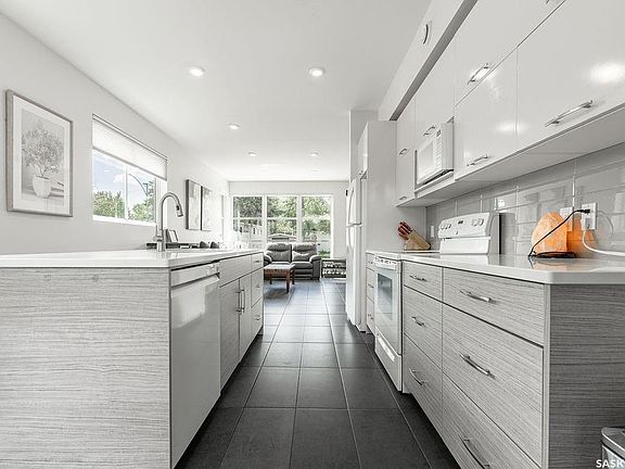 4th image of 1302 Edward AVENUE