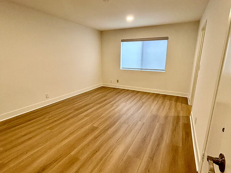 4319 Whitsett Ave #4 — Photo 7