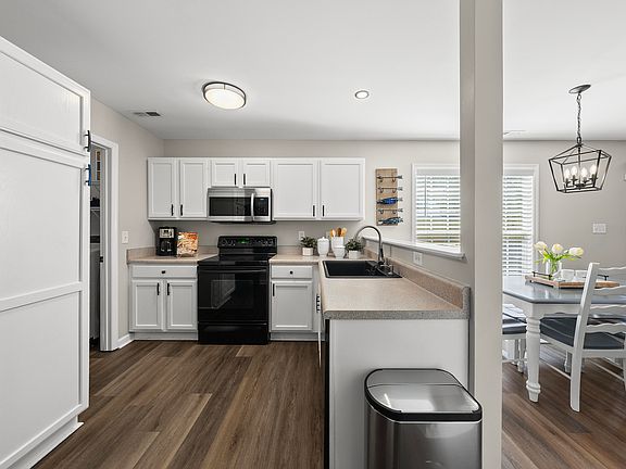 3rd image of 4317 Marbrey Dr