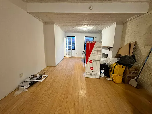 Rented by King Zone Realty Inc | media 9